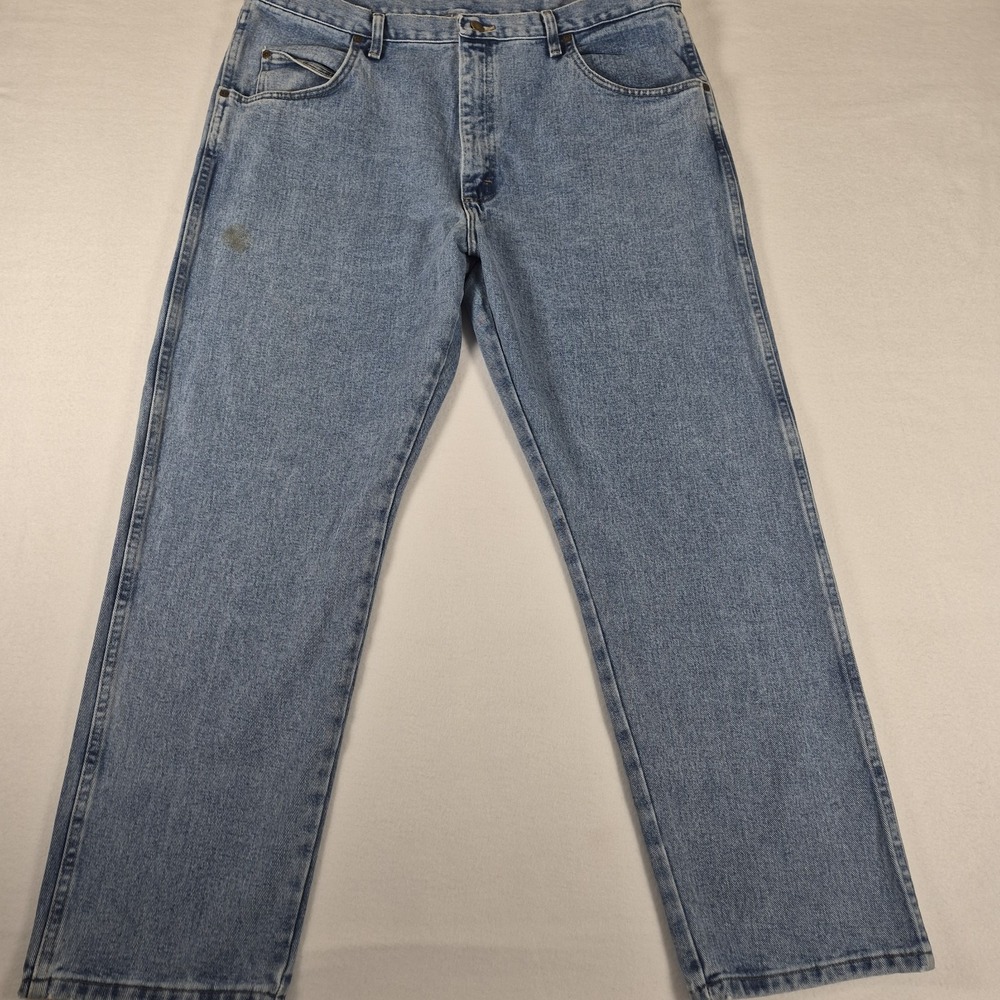 Wrangler Rugged Wear Blue Jeans Men's 40x30 Relaxed Fit Denim Pants Light Wash